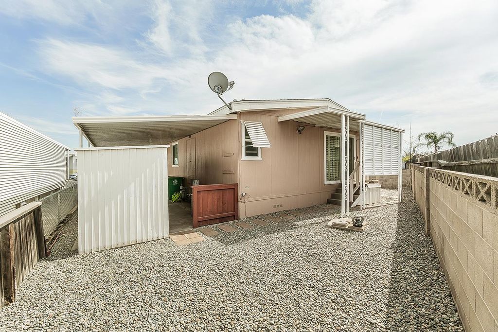 Image 39 of property listing at 371 Bethel Ave # 27, Sanger, CA 93657