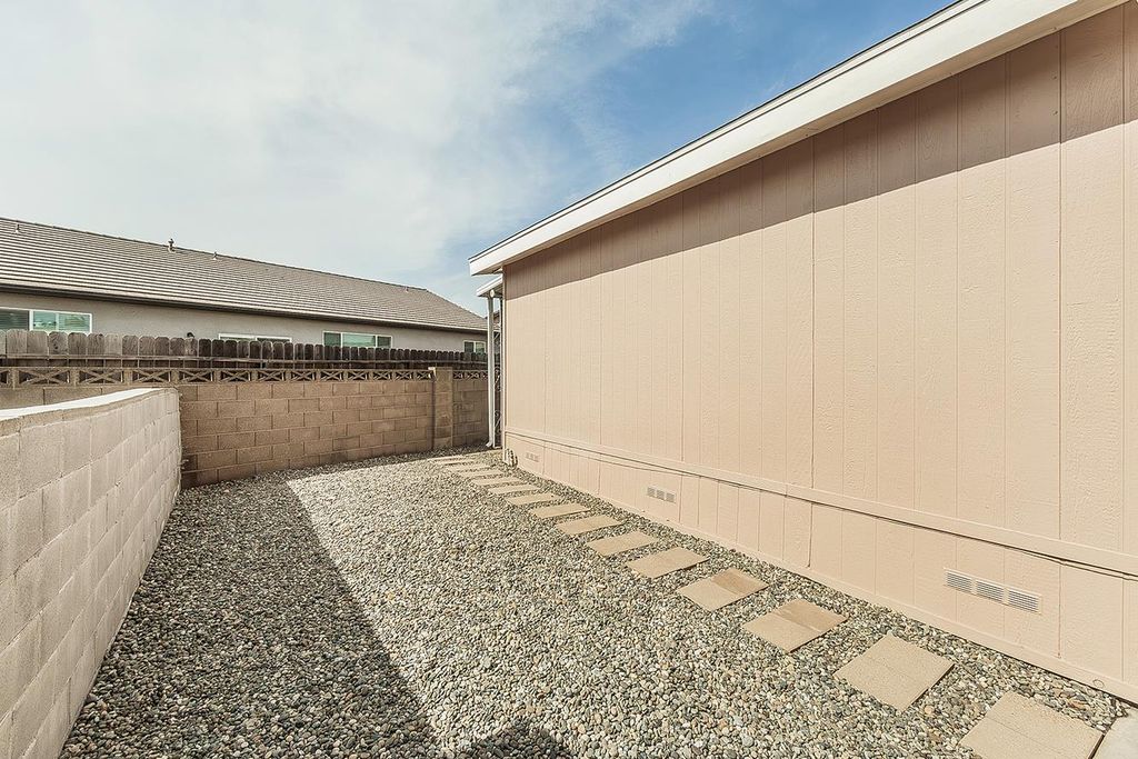 Image 42 of property listing at 371 Bethel Ave # 27, Sanger, CA 93657