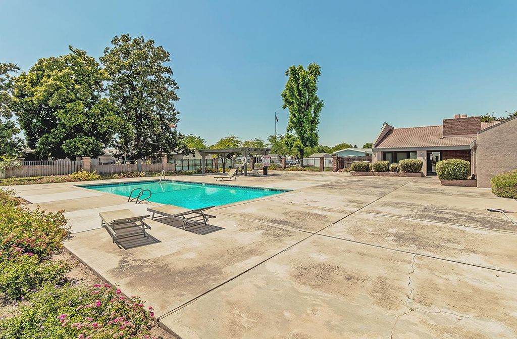 Image 43 of property listing at 371 Bethel Ave # 27, Sanger, CA 93657