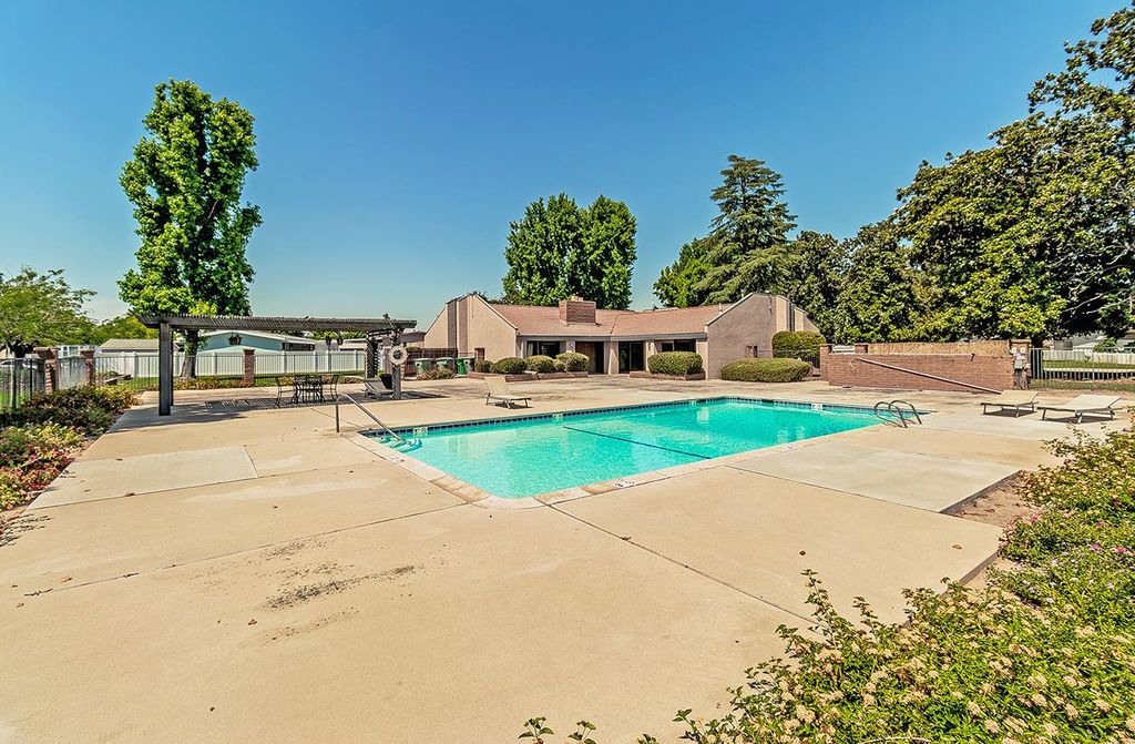 Image 44 of property listing at 371 Bethel Ave # 27, Sanger, CA 93657