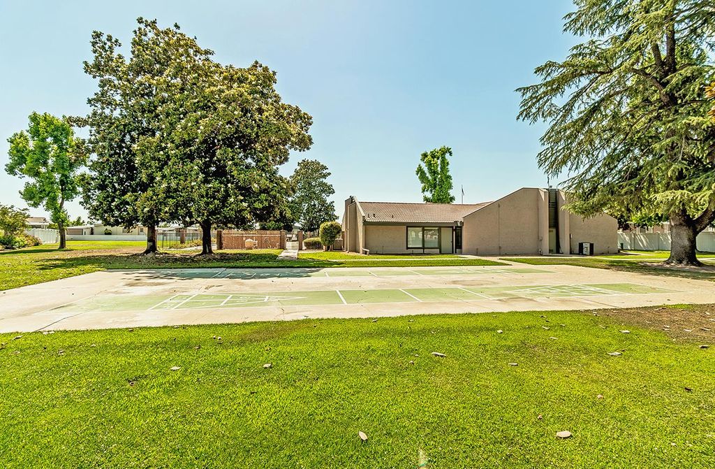 Image 45 of property listing at 371 Bethel Ave # 27, Sanger, CA 93657