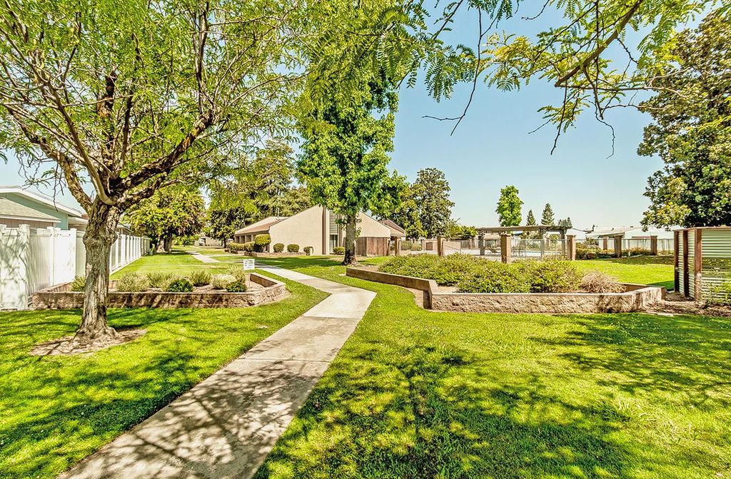 Image 46 of property listing at 371 Bethel Ave # 27, Sanger, CA 93657