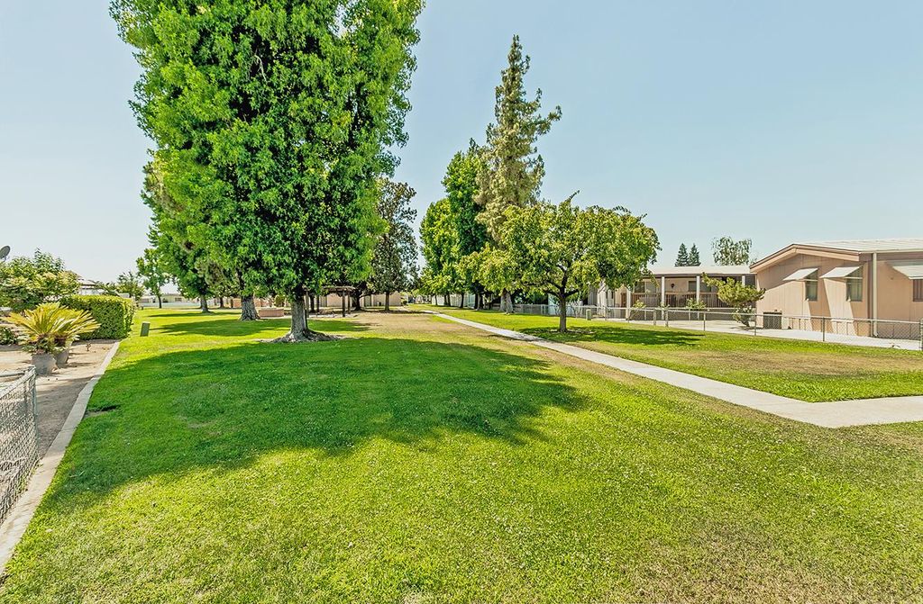 Image 47 of property listing at 371 Bethel Ave # 27, Sanger, CA 93657