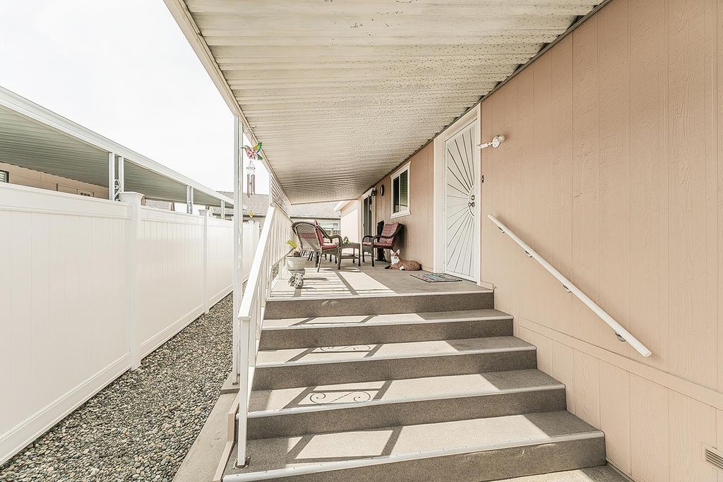 Image 5 of property listing at 371 Bethel Ave # 27, Sanger, CA 93657