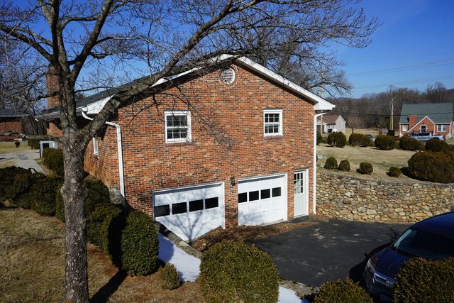 2231 Hardy RD, Vinton, VA 24179