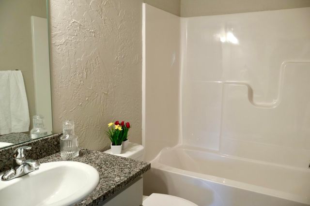 3741 W Freeman Street, Bolivar, MO 65613