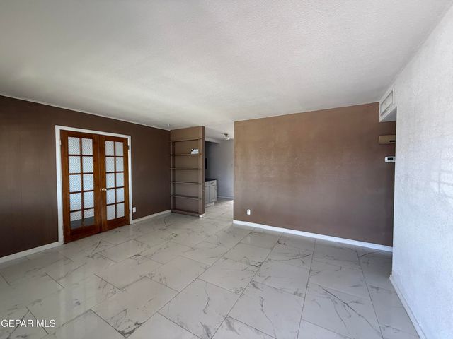 5725 WREN Avenue, El Paso, TX 79924
