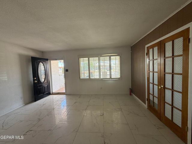 5725 WREN Avenue, El Paso, TX 79924