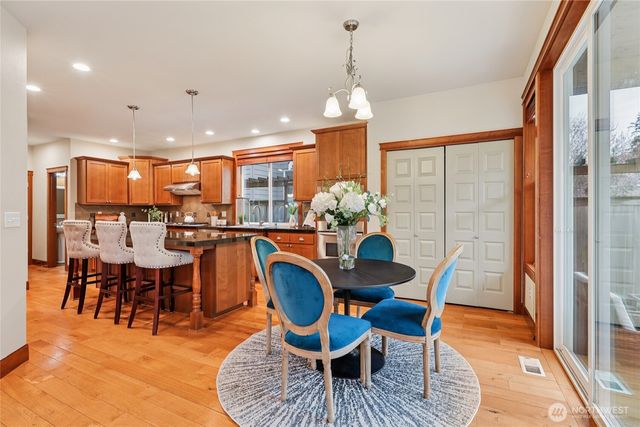 8827 NE 148th Place, Kenmore, WA 98028