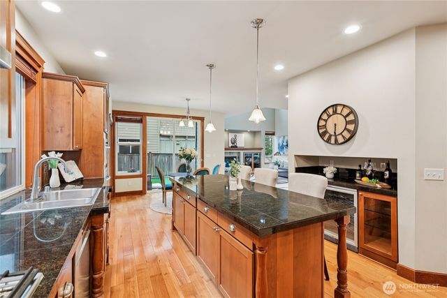 8827 NE 148th Place, Kenmore, WA 98028