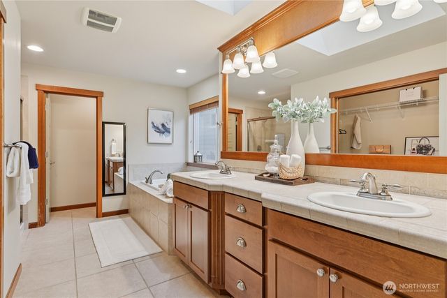 8827 NE 148th Place, Kenmore, WA 98028