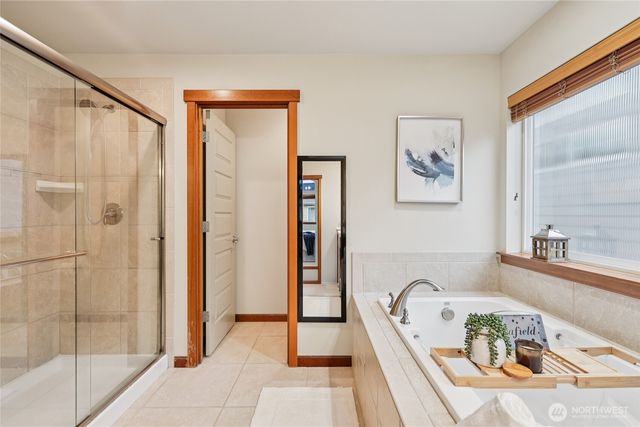 8827 NE 148th Place, Kenmore, WA 98028