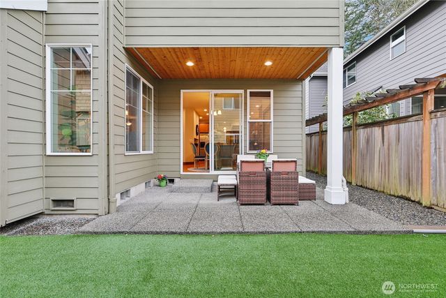 8827 NE 148th Place, Kenmore, WA 98028