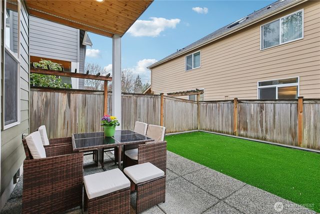 8827 NE 148th Place, Kenmore, WA 98028
