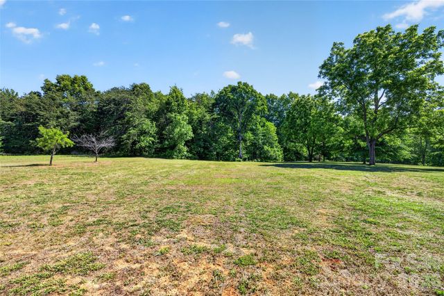 4092 Henry Dellinger Road, Maiden, NC 28650
