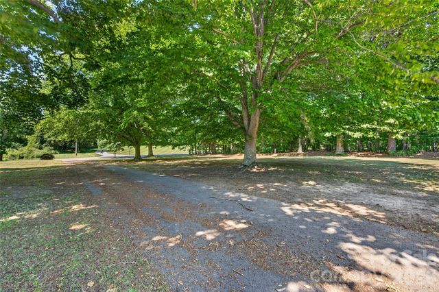 4092 Henry Dellinger Road, Maiden, NC 28650