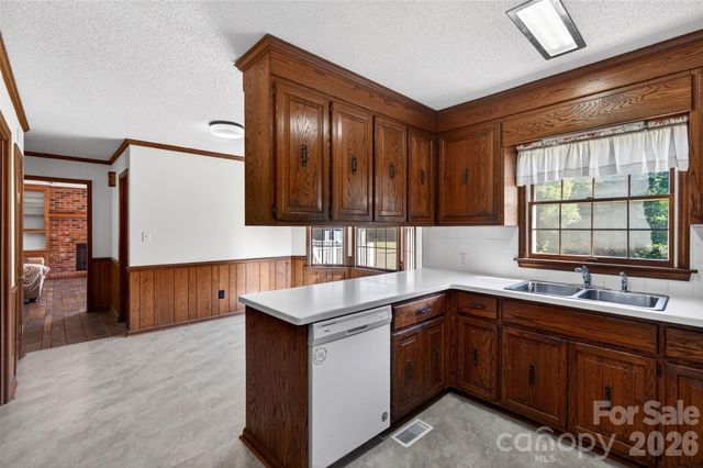 4092 Henry Dellinger Road, Maiden, NC 28650