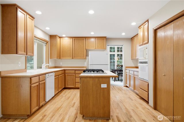 23151 NE 15th Court, Sammamish, WA 98074