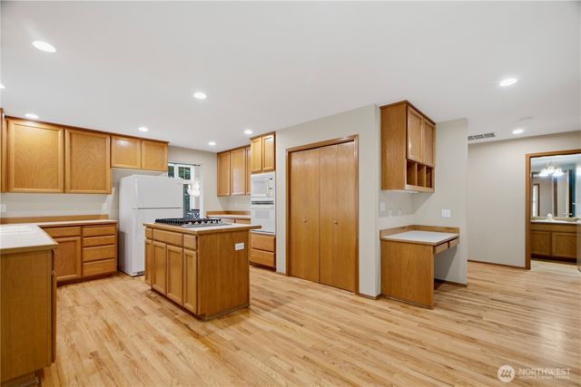 23151 NE 15th Court, Sammamish, WA 98074