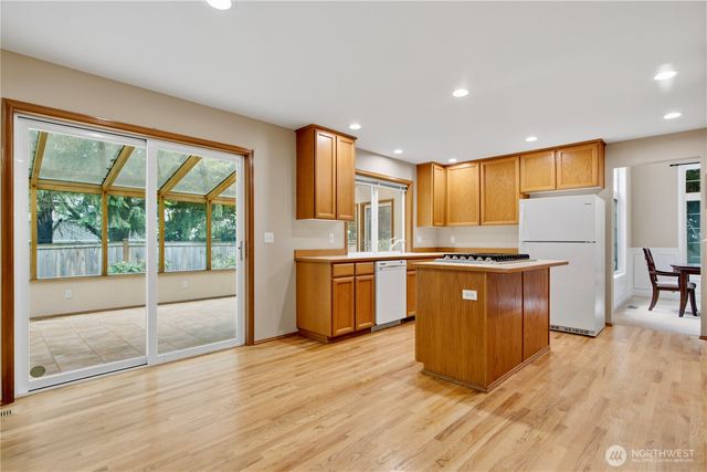 23151 NE 15th Court, Sammamish, WA 98074