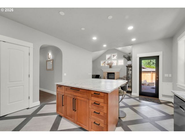 2183 ASHBURY Dr, Eugene, OR 97408