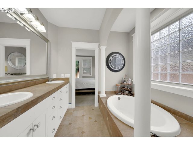 2183 ASHBURY Dr, Eugene, OR 97408