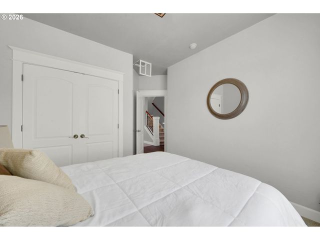 2183 ASHBURY Dr, Eugene, OR 97408