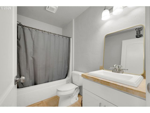 2183 ASHBURY Dr, Eugene, OR 97408