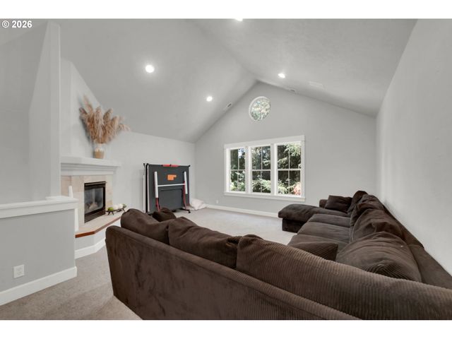 2183 ASHBURY Dr, Eugene, OR 97408