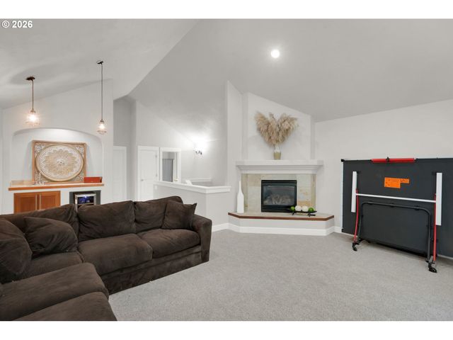 2183 ASHBURY Dr, Eugene, OR 97408