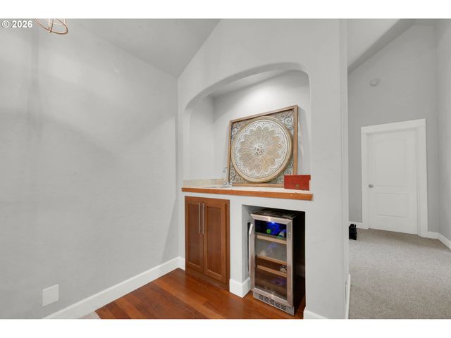 2183 ASHBURY Dr, Eugene, OR 97408