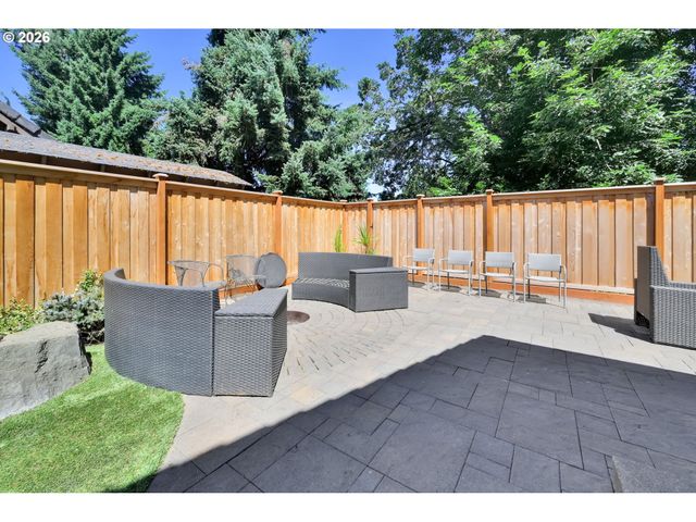 2183 ASHBURY Dr, Eugene, OR 97408