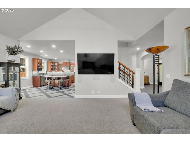 2183 ASHBURY Dr, Eugene, OR 97408