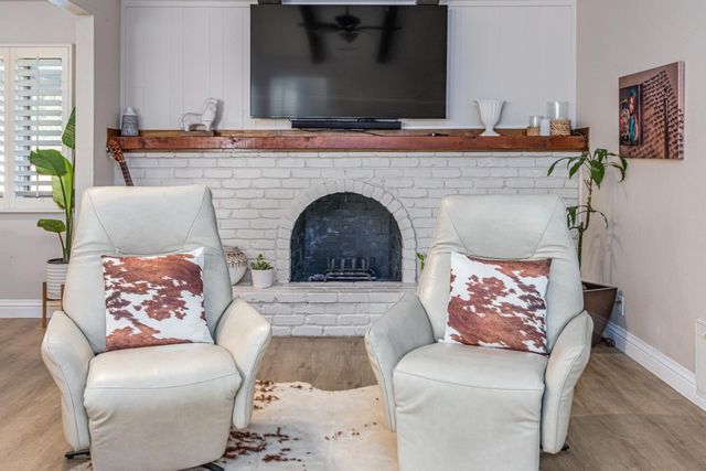 1431 Mcclaren Dr, Carmichael, CA 95608