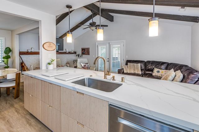 1431 Mcclaren Dr, Carmichael, CA 95608