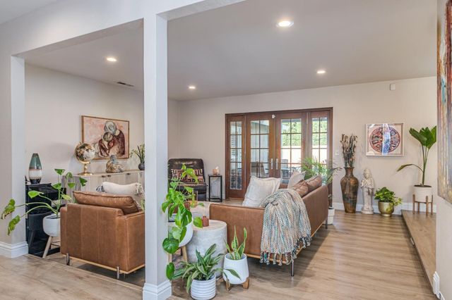 1431 Mcclaren Dr, Carmichael, CA 95608