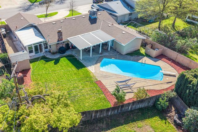 1431 Mcclaren Dr, Carmichael, CA 95608