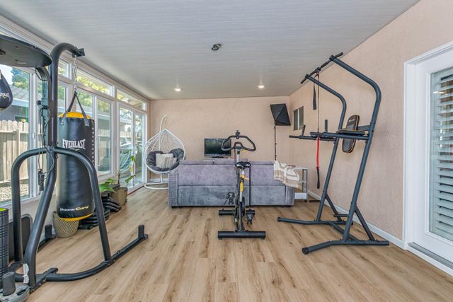 1431 Mcclaren Dr, Carmichael, CA 95608