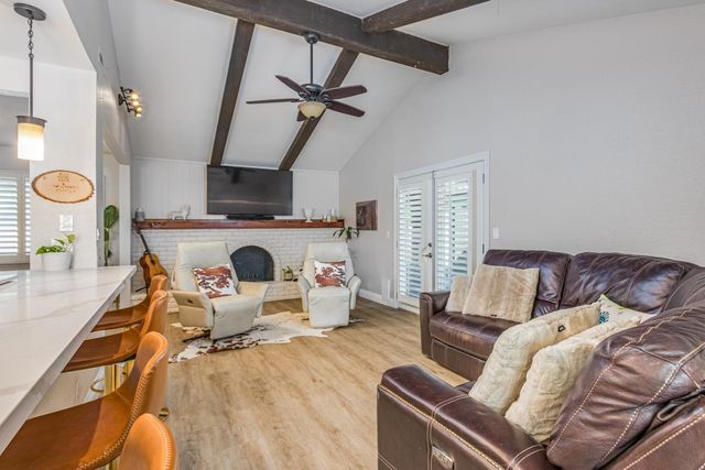 1431 Mcclaren Dr, Carmichael, CA 95608