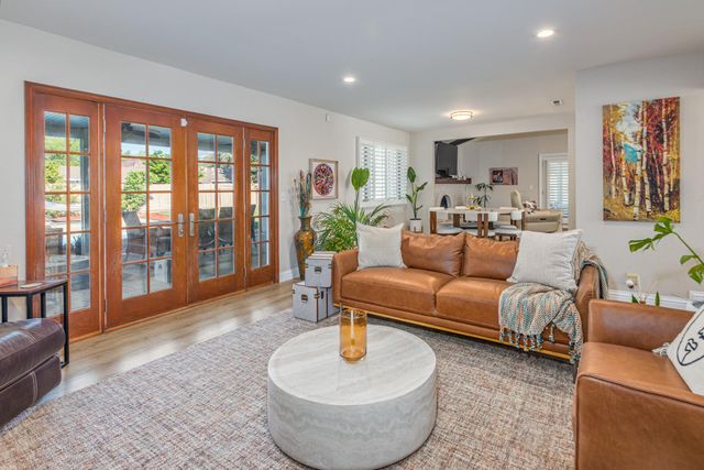 1431 Mcclaren Dr, Carmichael, CA 95608