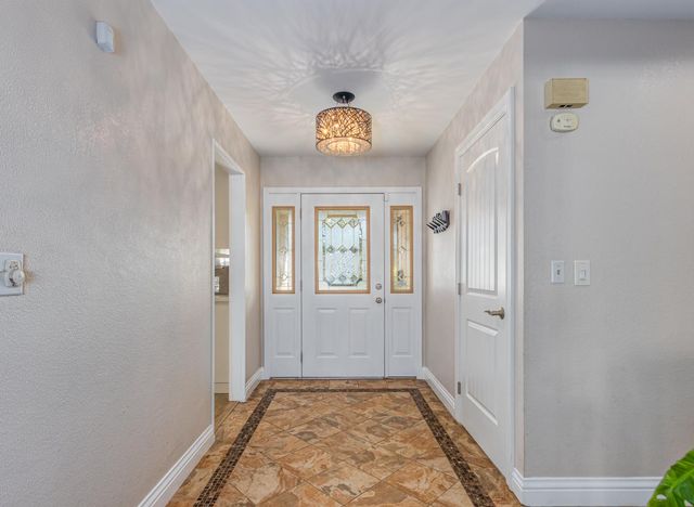 1431 Mcclaren Dr, Carmichael, CA 95608