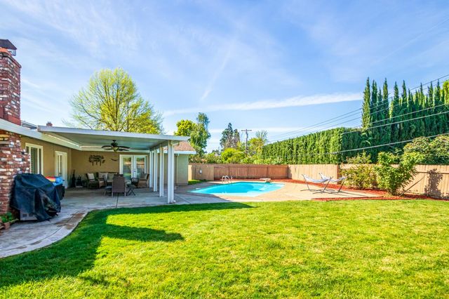 1431 Mcclaren Dr, Carmichael, CA 95608