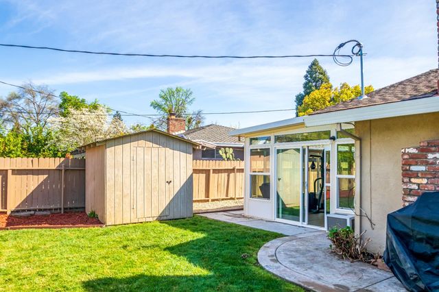 1431 Mcclaren Dr, Carmichael, CA 95608