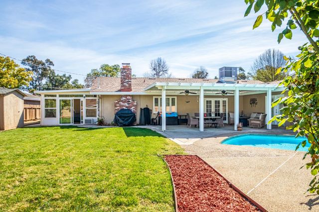 1431 Mcclaren Dr, Carmichael, CA 95608