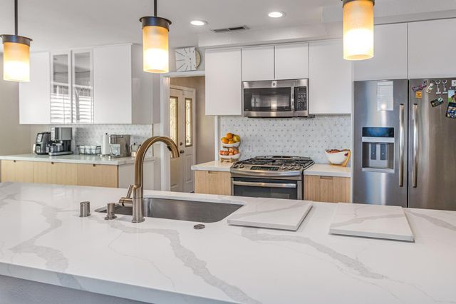 1431 Mcclaren Dr, Carmichael, CA 95608