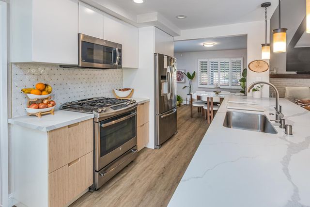 1431 Mcclaren Dr, Carmichael, CA 95608