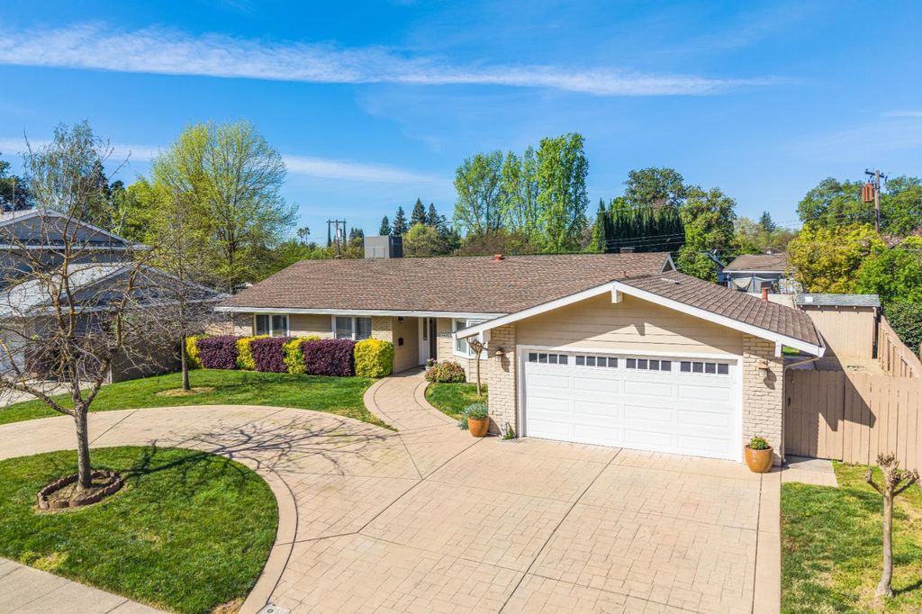 1431 Mcclaren Dr, Carmichael, CA 95608