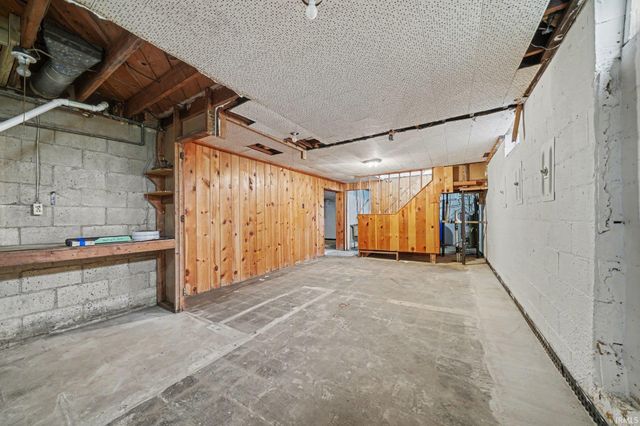 16400 Elmwood Avenue, Mishawaka, IN 46544