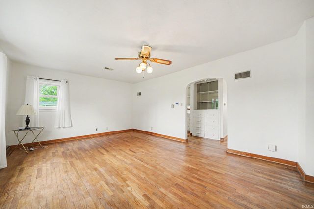 16400 Elmwood Avenue, Mishawaka, IN 46544