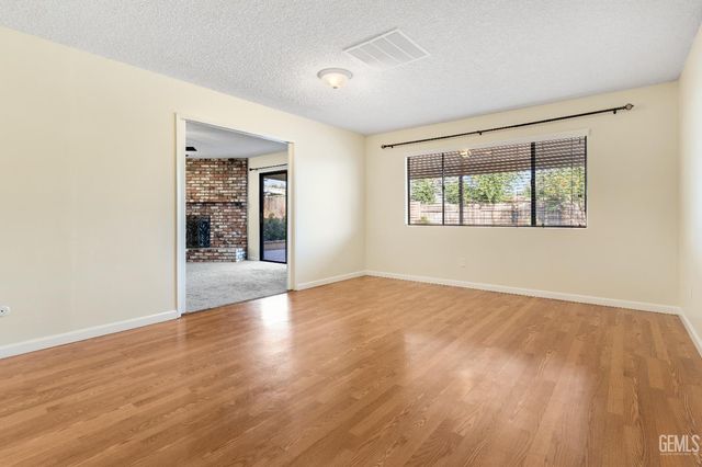 3012 Pendleton Court, Bakersfield, CA 93309